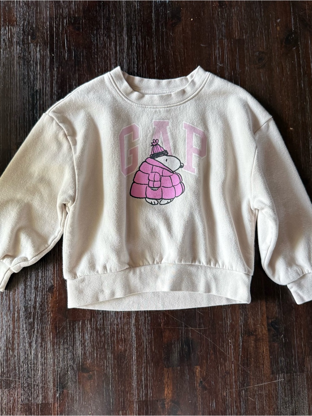 GAP Cream Crewneck Sweatshirt with Pink  Puffer Snoopy